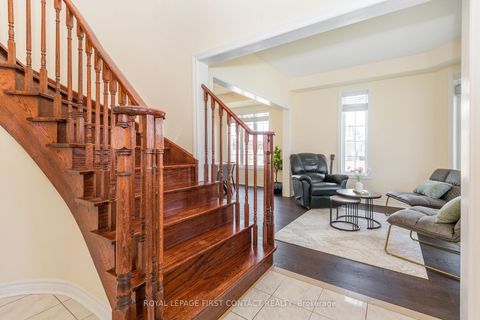 Photo 4 at 1 Griffin Gate, Shore, Barrie