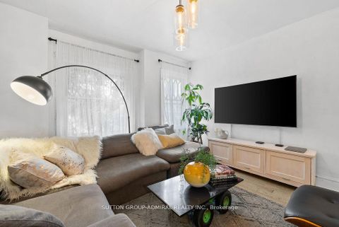 Photo 1 at 40 Claremont Street, Bellwoods, Toronto