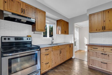 Photo 5 at 242 Browning Trail, Letitia Heights, Barrie