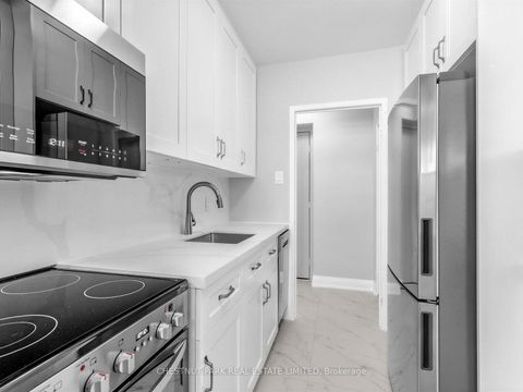 Photo 9 at 404 - 2 Ridelle Avenue, Forest Hill North, Toronto