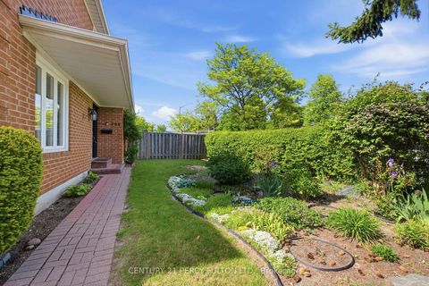 Photo 2 at 208 Conley Street, Lakeview Estates, Vaughan