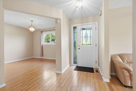 Photo 4 at 208 Conley Street, Lakeview Estates, Vaughan