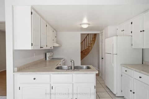 Photo 11 at 208 Conley Street, Lakeview Estates, Vaughan