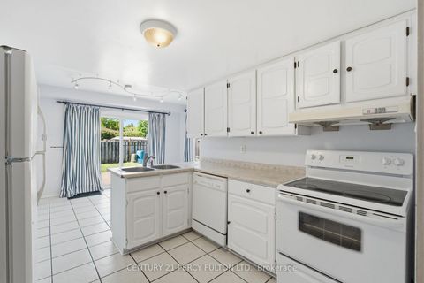 Photo 12 at 208 Conley Street, Lakeview Estates, Vaughan
