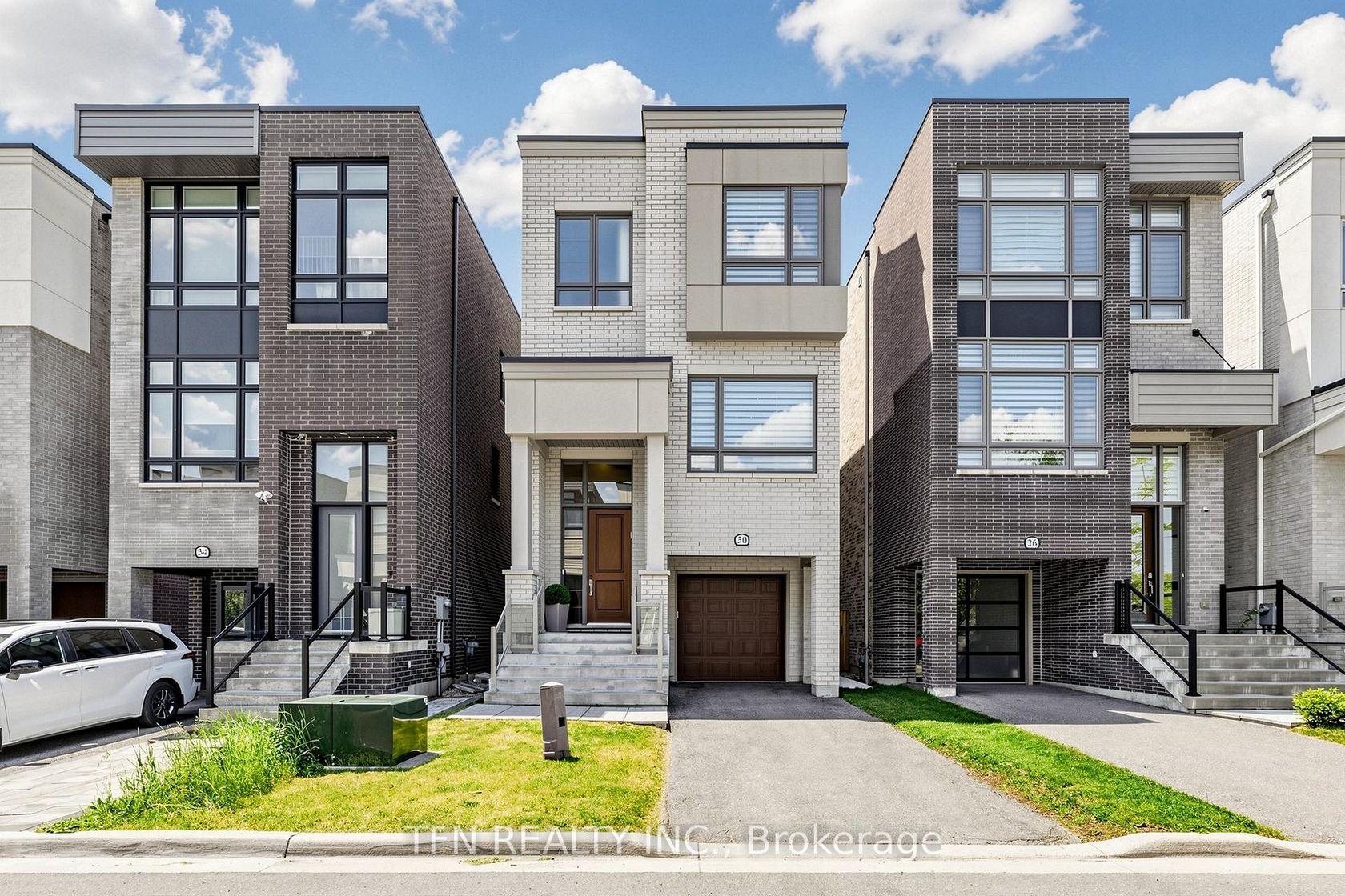 30 Hesperus Road, Patterson, Vaughan photo number 2