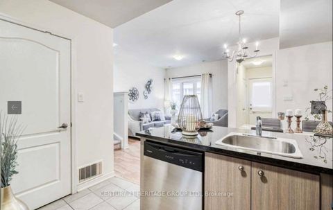 Photo 8 at 07 - 21 Coneflower Crescent, Branson, Toronto