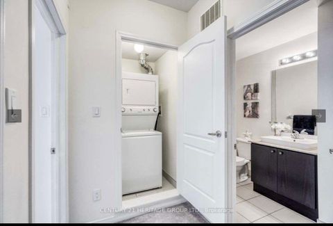 Photo 13 at 07 - 21 Coneflower Crescent, Branson, Toronto