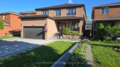 Photo 2 at 139 Pinewood Drive, Yorkhill, Vaughan