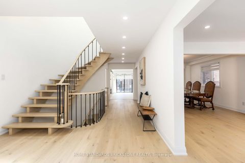Photo 6 at 139 Pinewood Drive, Yorkhill, Vaughan