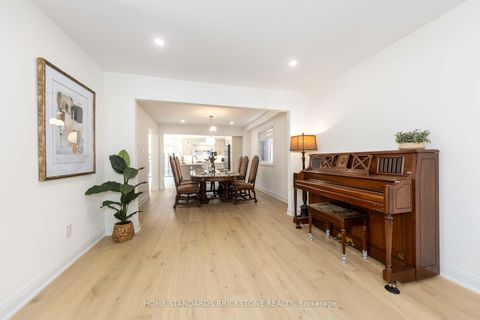 Photo 8 at 139 Pinewood Drive, Yorkhill, Vaughan