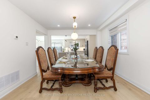 Photo 9 at 139 Pinewood Drive, Yorkhill, Vaughan