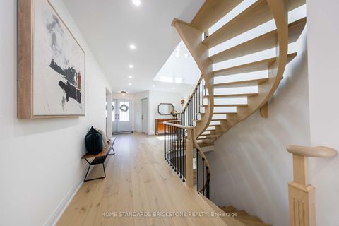 Photo 11 at 139 Pinewood Drive, Yorkhill, Vaughan