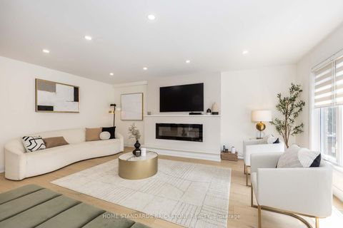 Photo 13 at 139 Pinewood Drive, Yorkhill, Vaughan