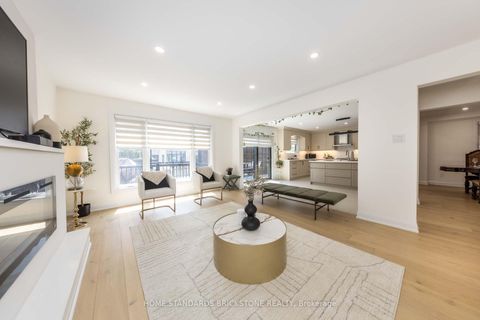 Photo 15 at 139 Pinewood Drive, Yorkhill, Vaughan