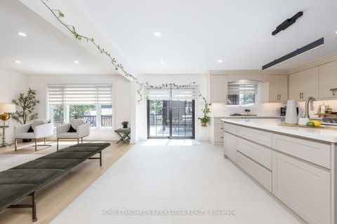 Photo 17 at 139 Pinewood Drive, Yorkhill, Vaughan
