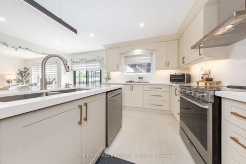 Photo 19 at 139 Pinewood Drive, Yorkhill, Vaughan