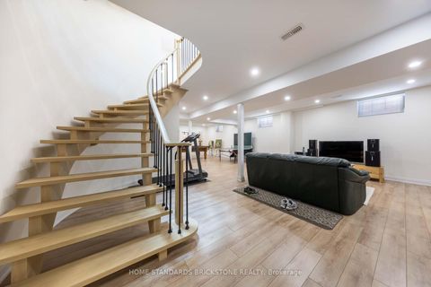 Photo 38 at 139 Pinewood Drive, Yorkhill, Vaughan