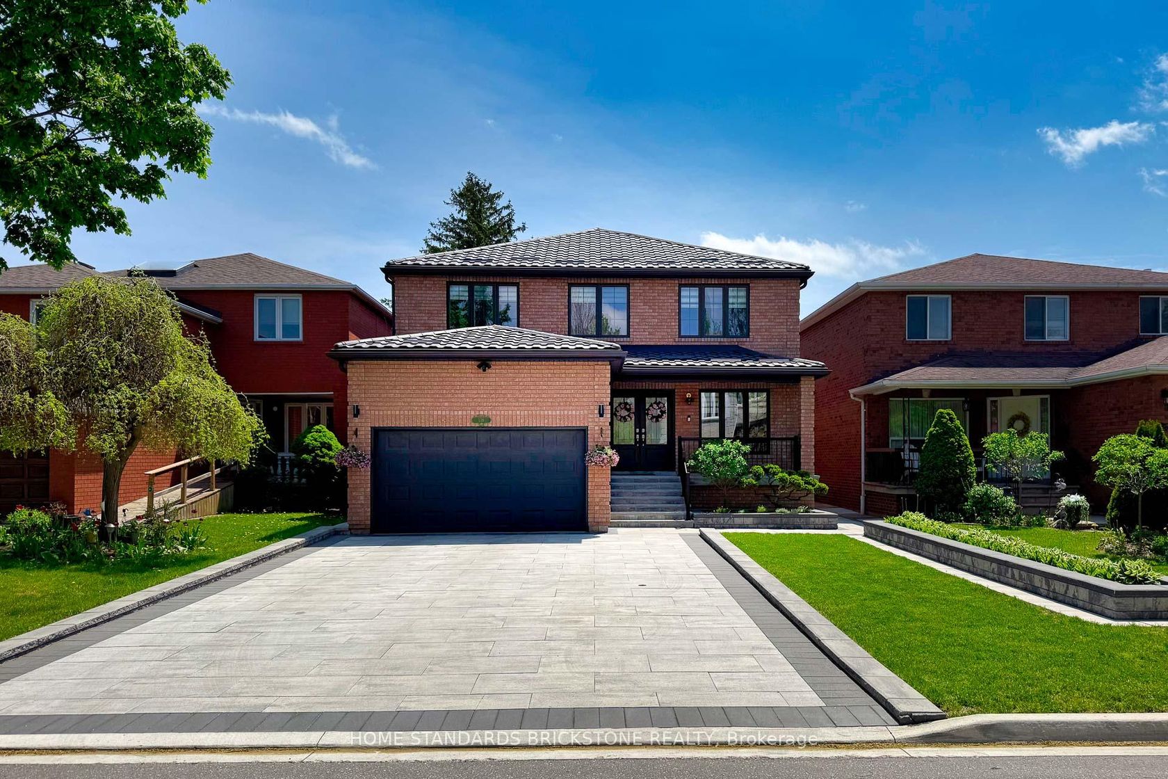 139 Pinewood Drive, Yorkhill, Vaughan photo number 2