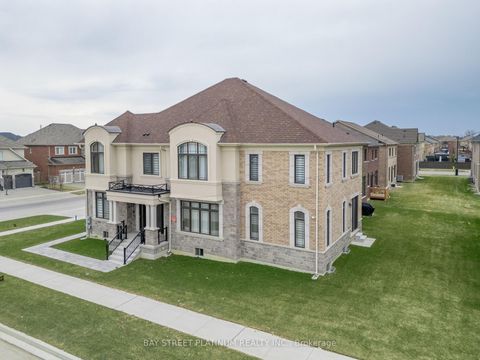 Photo 4 at 18 Woodgate Pines Drive, Kleinburg, Vaughan
