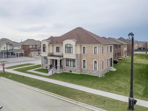 Photo 5 at 18 Woodgate Pines Drive, Kleinburg, Vaughan