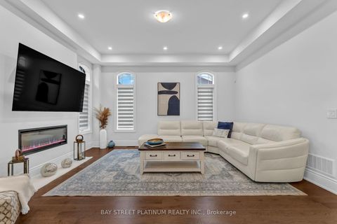 Photo 23 at 18 Woodgate Pines Drive, Kleinburg, Vaughan