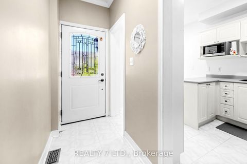 Photo 2 at 211 Downey Circle, Bayview Wellington, Aurora