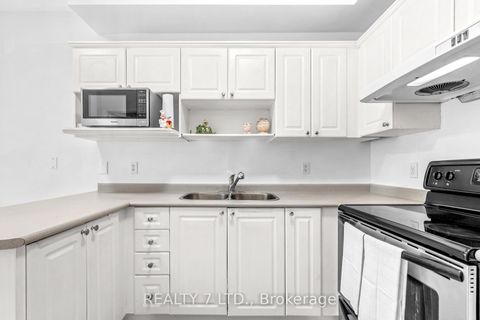 Photo 3 at 211 Downey Circle, Bayview Wellington, Aurora