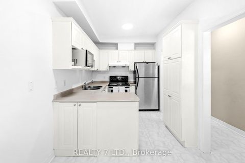 Photo 5 at 211 Downey Circle, Bayview Wellington, Aurora