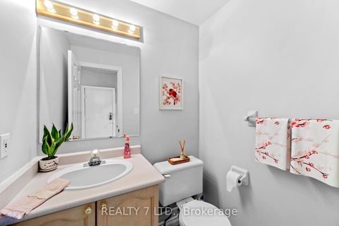 Photo 6 at 211 Downey Circle, Bayview Wellington, Aurora