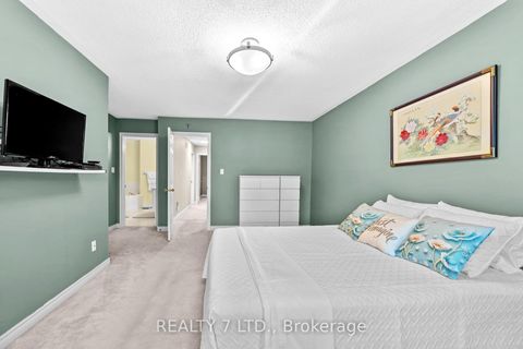 Photo 16 at 211 Downey Circle, Bayview Wellington, Aurora
