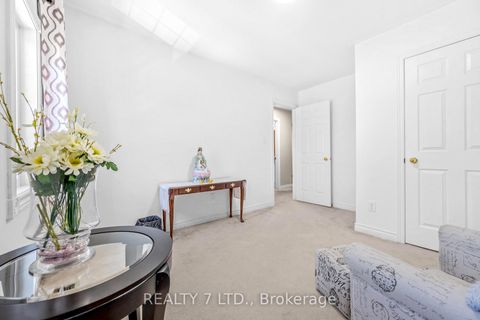 Photo 20 at 211 Downey Circle, Bayview Wellington, Aurora