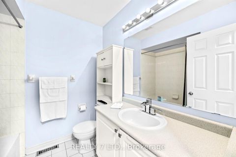 Photo 25 at 211 Downey Circle, Bayview Wellington, Aurora
