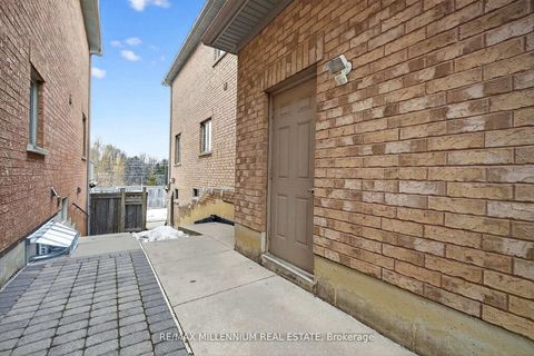 Photo 2 at 75 Twin Hill Crescent, Vellore Village, Vaughan