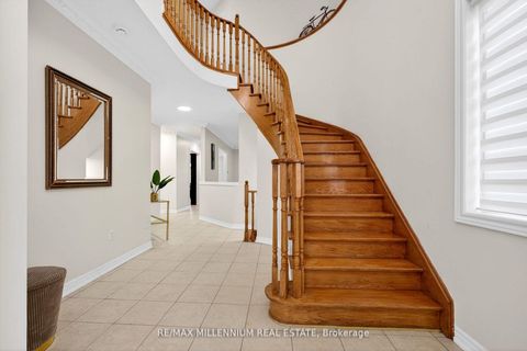 Photo 3 at 75 Twin Hill Crescent, Vellore Village, Vaughan