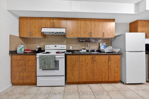 Photo 8 at 75 Twin Hill Crescent, Vellore Village, Vaughan