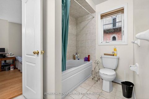 Photo 22 at 75 Twin Hill Crescent, Vellore Village, Vaughan