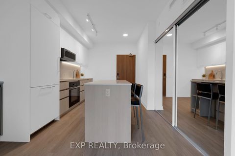 Photo 10 at 401 - 8188 Yonge Street, Uplands, Vaughan