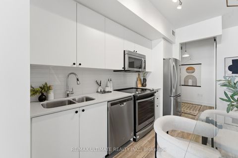 Photo 8 at 618 - 30 Roehampton Avenue, Mount Pleasant West, Toronto