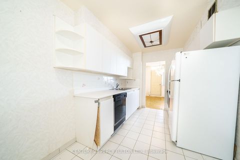 Photo 7 at 1002 - 155 Marlee Avenue, Belgravia, Toronto