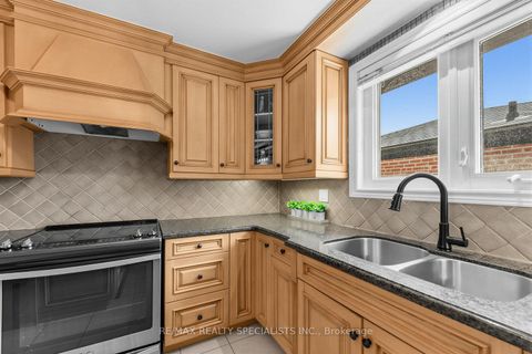 Photo 12 at 654 Woodbridge Avenue, West Woodbridge, Vaughan