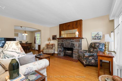 Photo 3 at 51 Henry Street, Queen's Park, Barrie