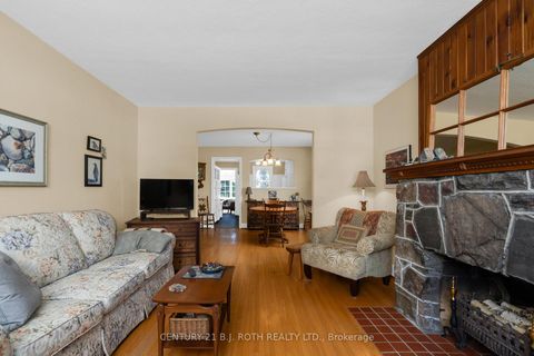 Photo 4 at 51 Henry Street, Queen's Park, Barrie