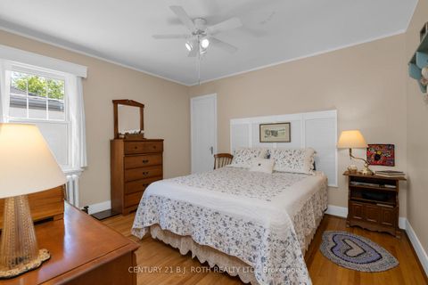 Photo 10 at 51 Henry Street, Queen's Park, Barrie