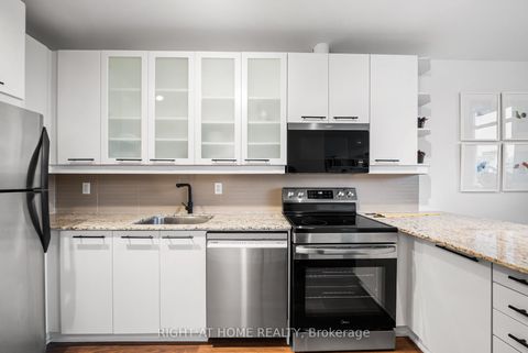 Photo 8 at 807 - 66 Portland Street, Waterfront Communities C1, Toronto