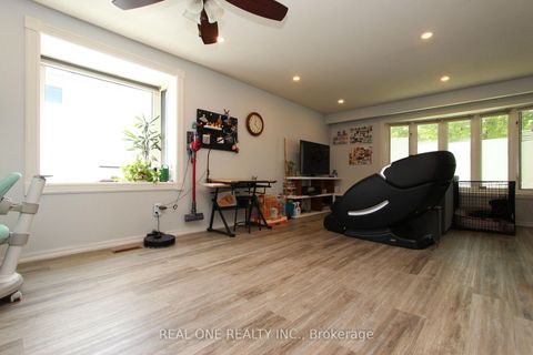 Photo 3 at 25 Bigwin Drive, Aurora Heights, Aurora