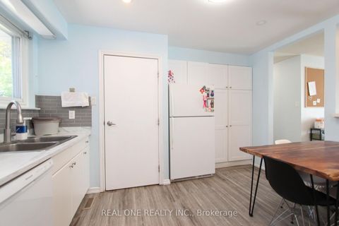 Photo 7 at 25 Bigwin Drive, Aurora Heights, Aurora