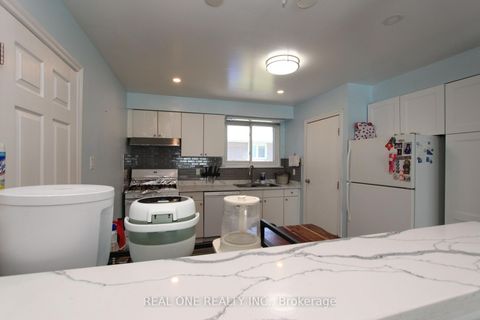 Photo 8 at 25 Bigwin Drive, Aurora Heights, Aurora
