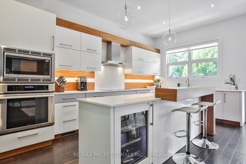Photo 12 at 54 Renown Road, City Centre West, Toronto