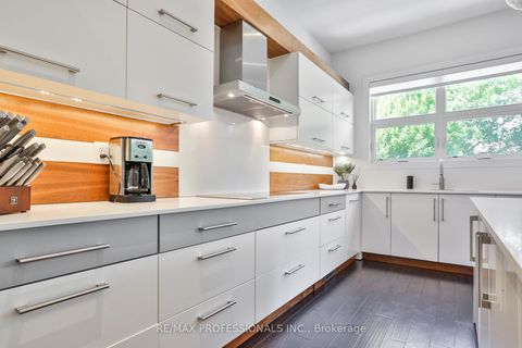 Photo 14 at 54 Renown Road, City Centre West, Toronto