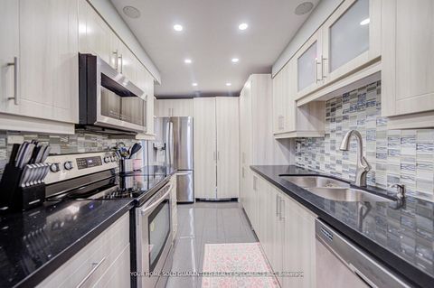 Photo 5 at 602 - 2721 Victoria Park Avenue, L'Amoreaux, Toronto